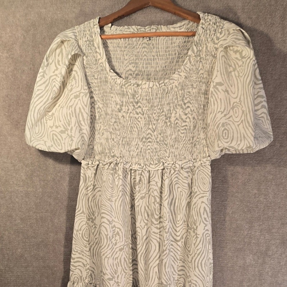 Moon River Smocked Puff Sleeve Tiered‎ Midi Dress Sage Green Boho Abstract M